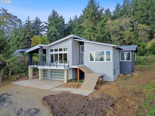 780 Monica Ct, Cannon Beach, OR, 97110-3261 | Card Image