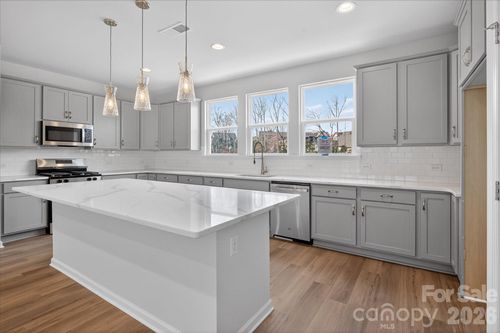 brx0084-216 Ferebee Pl, Charlotte, NC, 28213-0072 | Card Image
