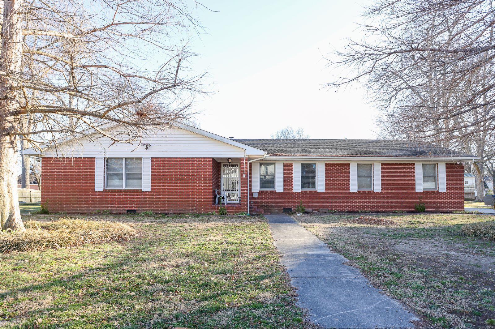 Commercial St, Charleston, MO 63834