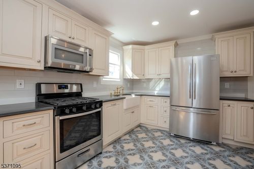 b-135 Main St, Chatham, NJ, 07928-2414 | Card Image