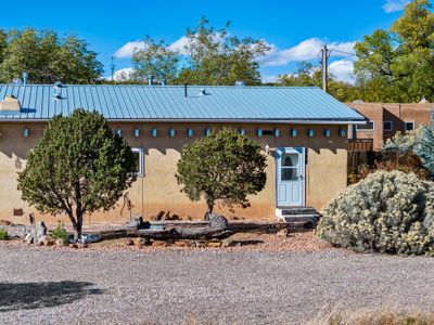 210 Camino Rio, House other with 2 bedrooms, 1 bathrooms and 5 parking in Santa Fe NM | Image 3