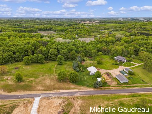 10 Leaf Lane, Freeport, MI, 49325 | Card Image