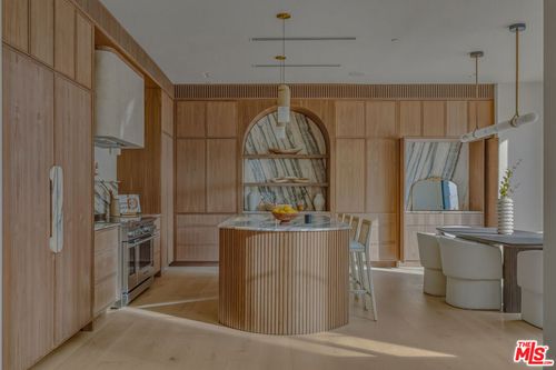 14000 Otsego St, Sherman Oaks, CA, 91423-1225 | Card Image