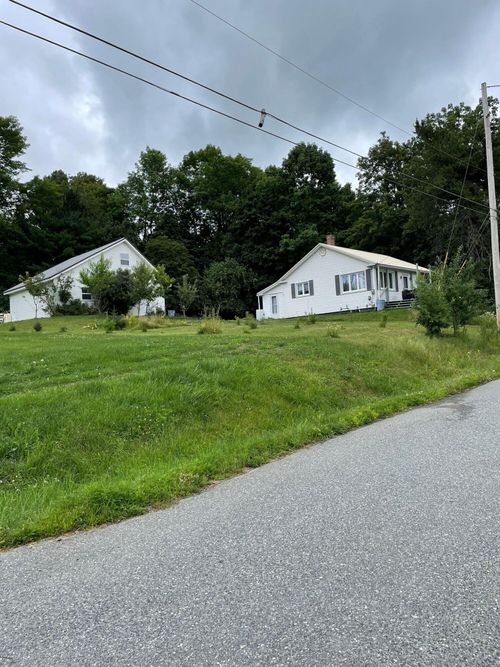8 Cleveland St, Calais, ME, 04619-1104 | Card Image