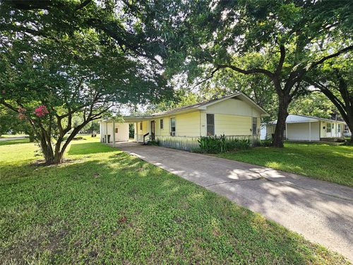 307 E State St, Groesbeck, TX, 76642-1464 | Card Image