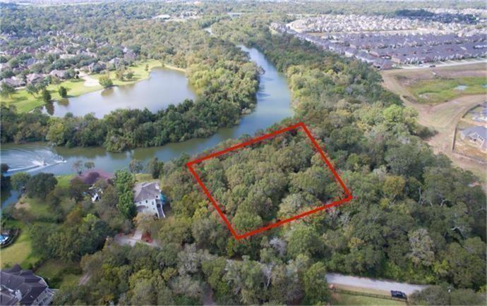 Land in Webster