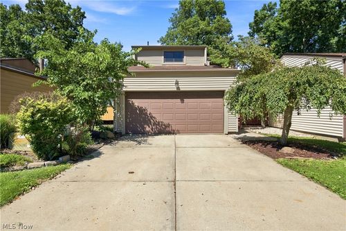 9805 Country Scene Lane, Mentor, OH, 44060 | Card Image