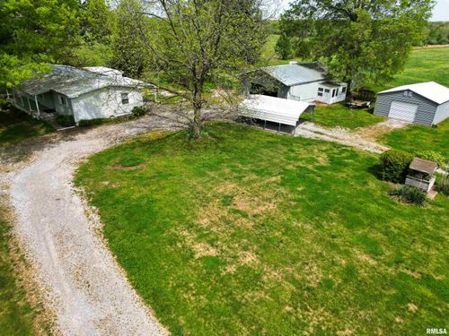 1 Willow Rd, De Soto, IL, 62924-3452 | Card Image