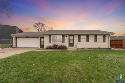 5512 W 39th St Street, Sioux Falls, SD, 57106 | Card Image