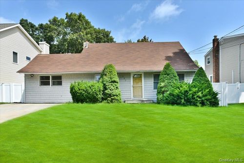 257 Maple St, Massapequa Park, NY, 11762-1717 | Card Image
