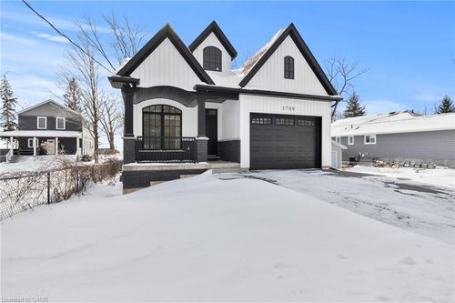 3709 Ryan Ave, Fort Erie, ON, L0S1N0 | Card Image