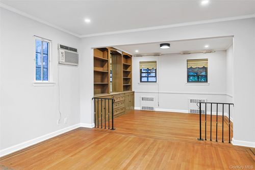 145 7th Ave, Whitestone, NY, 11357-1618 | Card Image