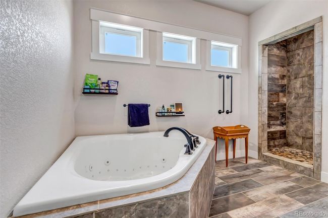 Main Level Large Jetted Soaker Tub | Image 12