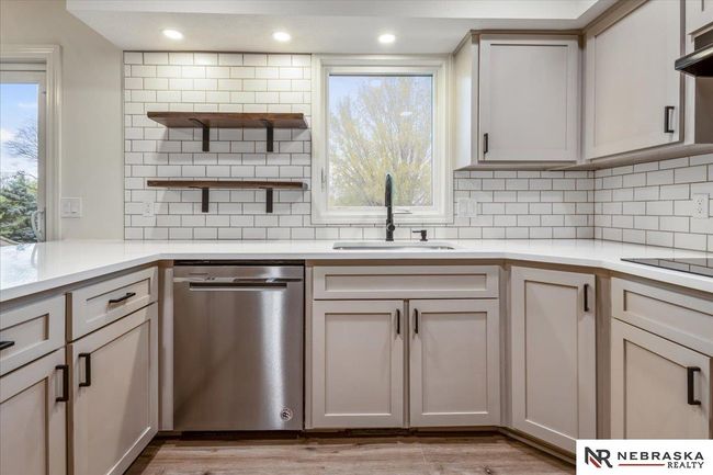 3102 Lynnwood Dr, House other with 4 bedrooms, 4 bathrooms and 2 parking in Bellevue NE | Image 12
