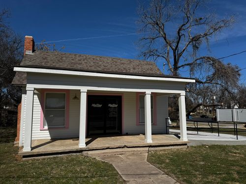 647 W Washington St, Stephenville, TX, 76401-4835 | Card Image