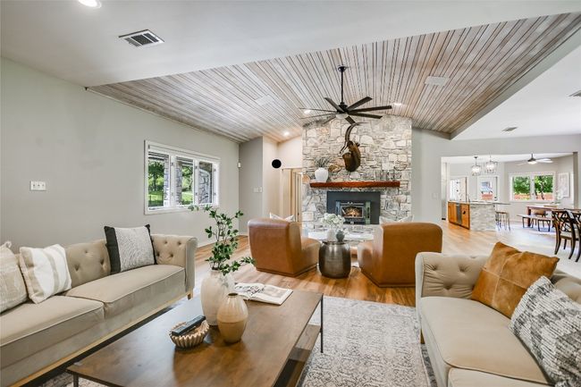2305 Manana St, House other with 4 bedrooms, 4 bathrooms and 6 parking in Austin TX | Image 11