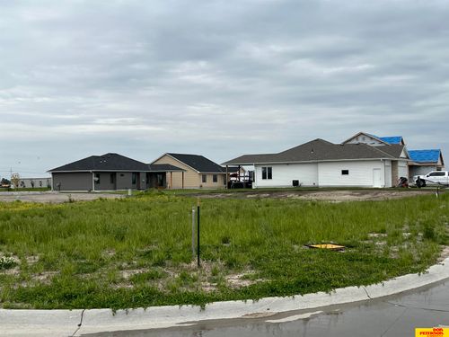 2710 Lauren Ln, Fremont, NE, 68025-9713 | Card Image