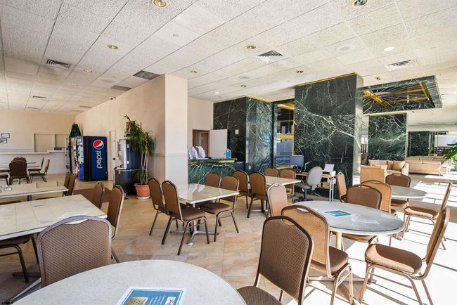 3851 Boardwalk, Condo with 2 bedrooms, 2 bathrooms and null parking in Atlantic City NJ | Image 5