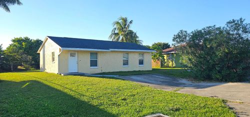 323 Seminole Ct, Pahokee, FL, 33476-2347 | Card Image