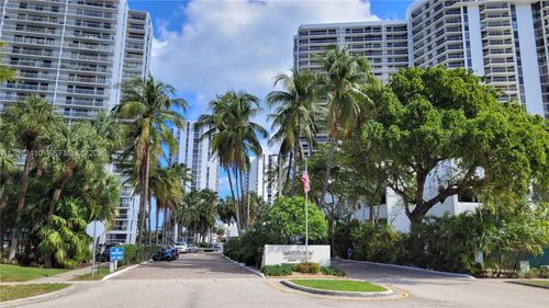 1249-20515 E Country Club Dr, Aventura, FL, 33180-3058 | Card Image