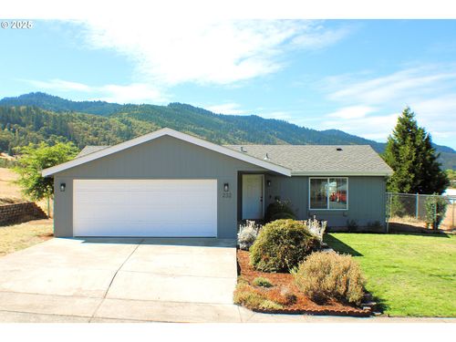 232 Se Cordelia Dr, Myrtle Creek, OR, 97457-7434 | Card Image