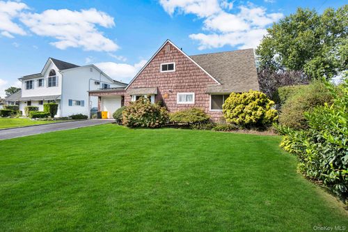 6 Cinder Ln, Hicksville, NY, 11801-6323 | Card Image