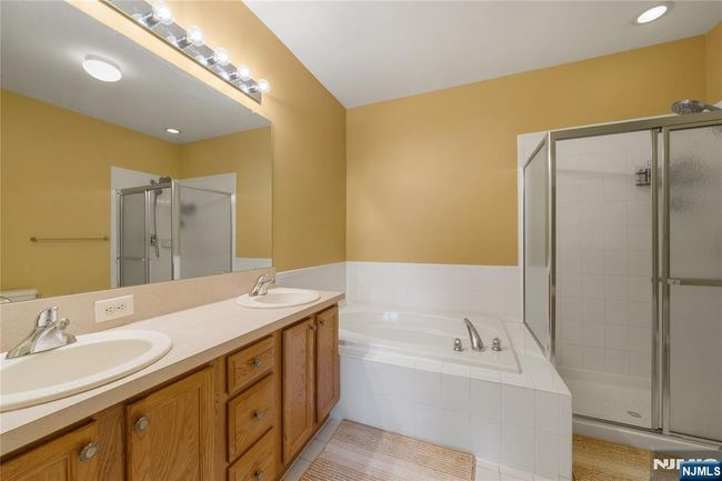 34 George Russell Way, Condo with 2 bedrooms, 3 bathrooms and null parking in Clifton NJ | Image 21