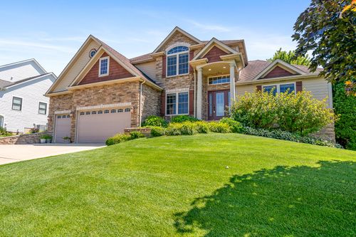 2251 Walker Dr, Valparaiso, IN, 46385-7044 | Card Image