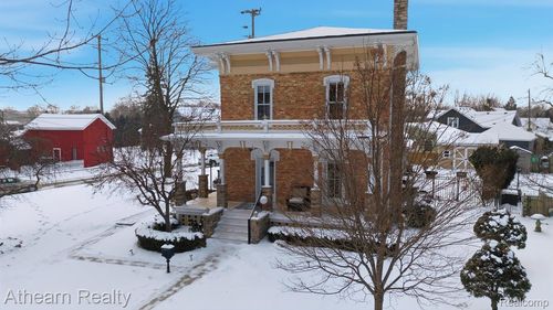 325 Lake St, Howell, MI, 48843-1617 | Card Image