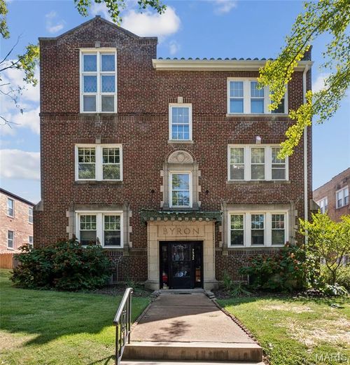 2-7532 Byron Pl, Clayton, MO, 63105-2784 | Card Image