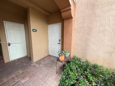 904 - 6700 Nw 114th Ave, Condo with 3 bedrooms, 2 bathrooms and null parking in Doral FL | Image 3