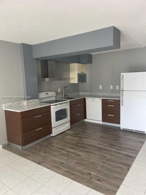 103-220 Kings Point Dr, Sunny Isles Beach, FL, 33160-4775 | Card Image