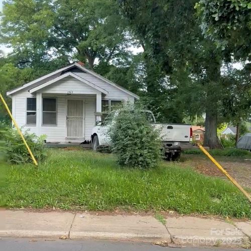 1542 Jennings St, Charlotte, NC, 28216-5150 | Card Image