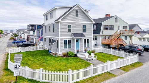 352 Portsmouth Ave, Seabrook, NH, 03874-4725 | Card Image