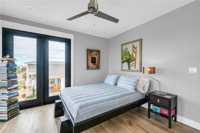 Upstairs guest bedroom 1. | Image 25