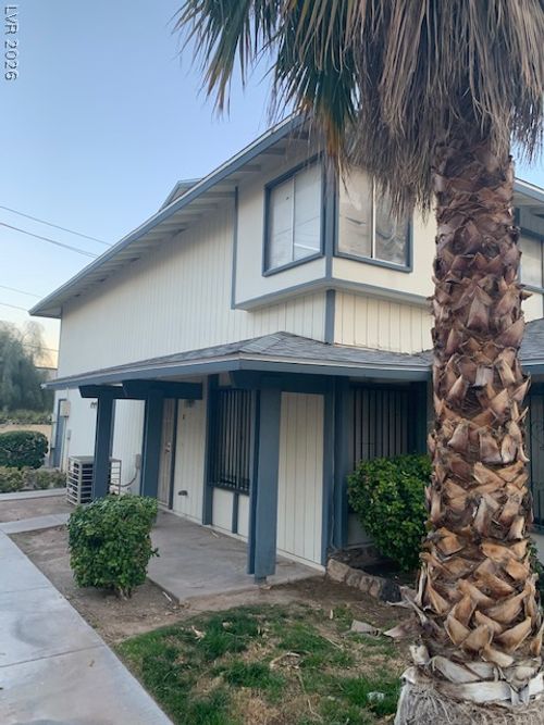 2-4814 Roberta St, Las Vegas, NV, 89119-6214 | Card Image