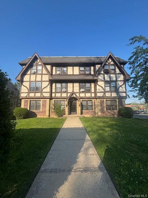 2c-28 W Neck Road, Huntington, NY, 11743 | Card Image