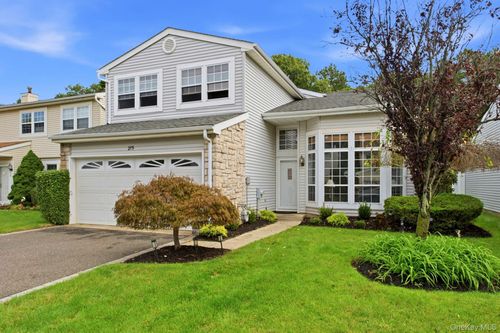 215 Fairfield Dr E, Holbrook, NY, 11741-2889 | Card Image
