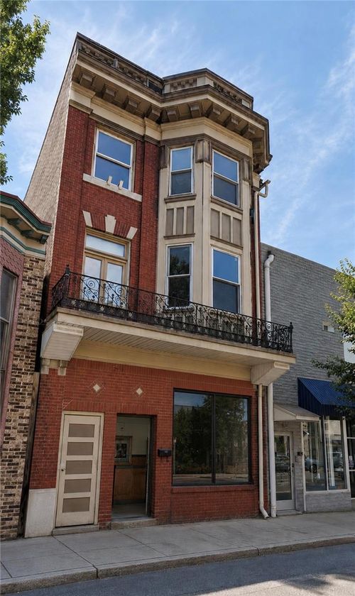 109 N Main St, Nazareth, PA, 18064-1417 | Card Image