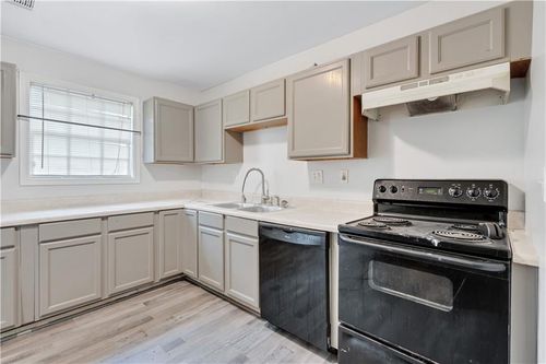 968 Sexton Dr, Stone Mountain, GA, 30083-2981 | Card Image