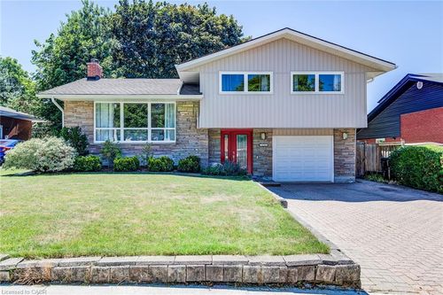 215 Winfield Ave, Waterloo, ON, N2J3M8 | Card Image