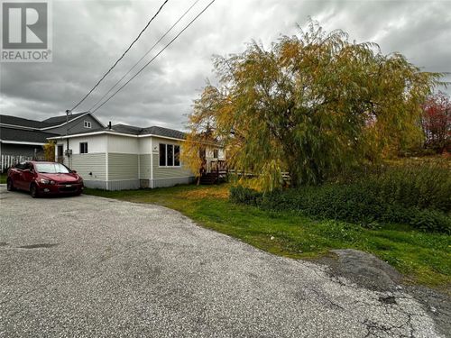 8 10th Ave, Grand Falls Windsor, NL, A2B1J3 | Card Image