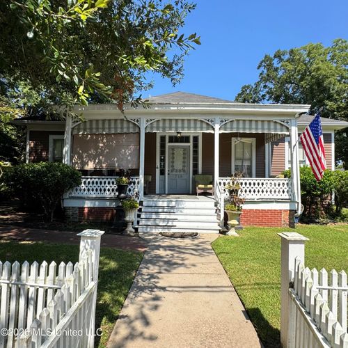 718 N Union St, Natchez, MS, 39120-2951 | Card Image