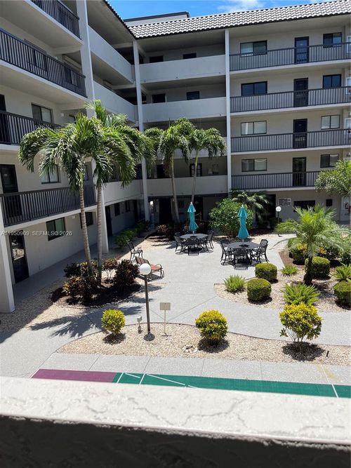 apt-215-2121 Collier Ave, FORT MYERS, FL, 33901-8116 | Card Image