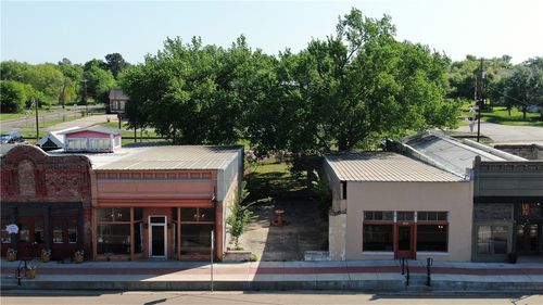 724 S Main St, Calvert, TX, 77837 | Card Image
