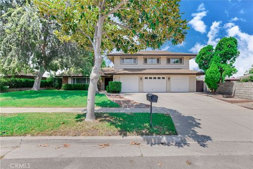 687 Locust St, Corona, CA, 92879-2943 | Card Image