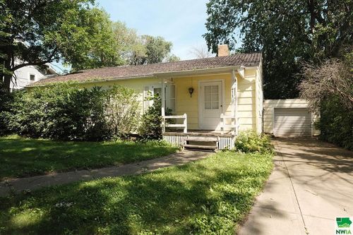 411 2nd St Ne, Orange City, IA, 51041-2117 | Card Image