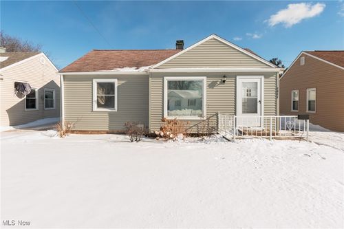 1671 Crestwood Rd, Mayfield Heights, OH, 44124-3332 | Card Image