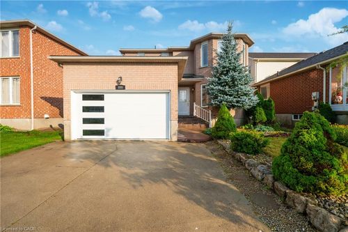 888 Paisley Rd, Guelph, ON, N1K1V8 | Card Image