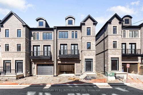7-260 Eagle St, Newmarket, ON, L3Y0G6 | Card Image